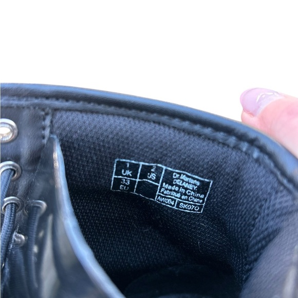 Dr. Marten’s TODDLER 1460 RAINBOW PATENT LEATHER LACE UP BOOTS - Size 2 - Black - Picture 14 of 14